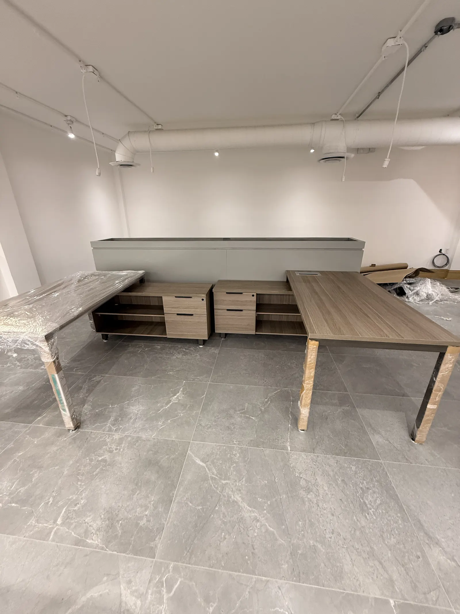 Escritorios ejecutivos en L con credenza